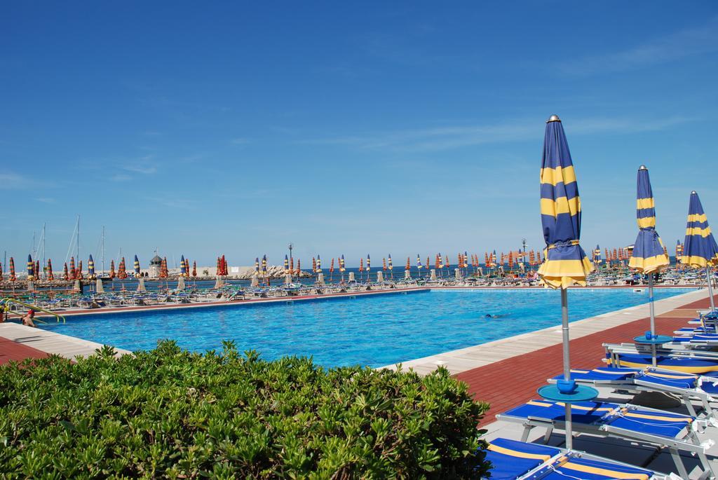 Hotel Baia Del Sole Civitavecchia Zewnętrze zdjęcie